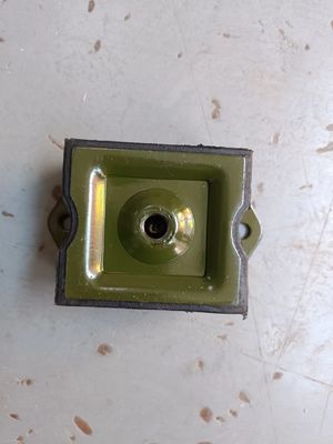 中国 バスとトラック フロントレタダース クッションゴムブロック 1000-01-00001 最新設計